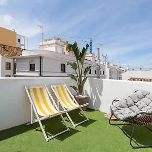Enjoy At Our Fully Equipped 2br Town House, Beach- 1min Сasa de vacaciones